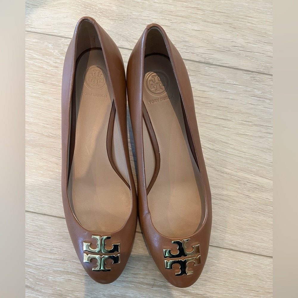 Tory Burch Tan Leather Pumps